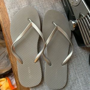 FREE WITH BUNDLE CUTE FLIP FLOPS💘💘